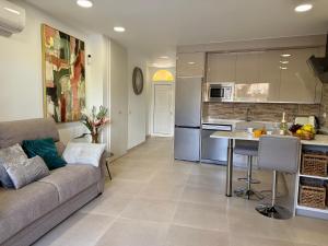 Η κουζίνα ή μικρή κουζίνα στο Cozy seaside apartment 107-9 in Orlando +53 φωτογραφίες