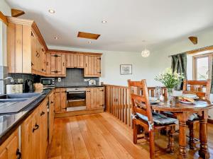 Kuchyň nebo kuchyňský kout v ubytování 1 Bed in Polperro HIVIE + 11 fotografií