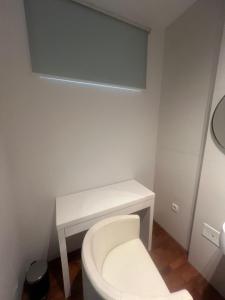 Ένα μπάνιο στο Spacious Apartment +6 φωτογραφίες