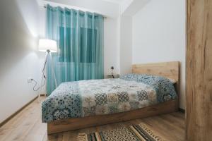 Ένα ή περισσότερα κρεβάτια σε δωμάτιο στο European Gate Apartment