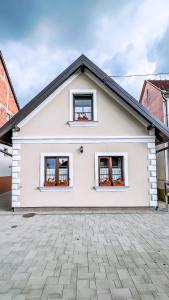 Budova, kde se prázdninový dům nachází