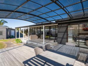 Gallery image of Fun at Whangamata - Whangamata Holiday Home in Whangamata