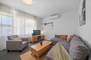 TV a/nebo společenská místnost v ubytování Belle Escapes - Sussex By The Sea