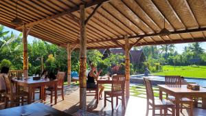 Umma Bali Menjangan Retreat外面的花园