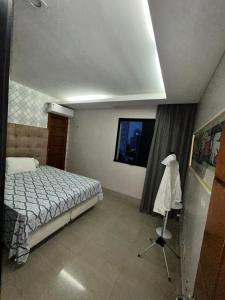a small bedroom with a bed and a window at Apartamento de Luxo in Belém