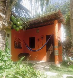 a house with a bunch of fruit hanging from it at Mirante toca da raposa in Meruoca