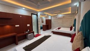 Bundeli Farm Resort & Banquet Orchha客房内的一张或多张床位