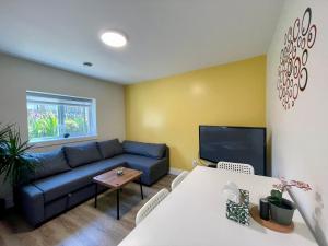 Posezení v ubytování Garden Suite 2-Bed 1-Bath can be Interconnected with additional Suite