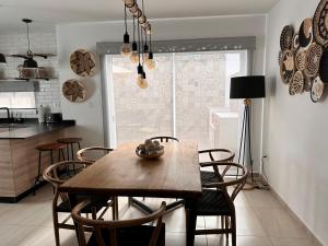 Kuchyň nebo kuchyňský kout v ubytování Hermosa casa con alberca privada en Almarena