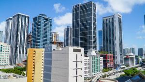 Nespecifikovaný výhled na destinaci Miami nebo výhled na město při pohledu z apartmánu