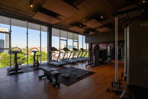 Posilňovňa alebo fitness centrum v ubytovaní Five Hotel & Residences