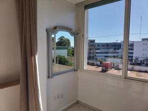 Habitación con 2 ventanas con vistas a la ciudad en 8 agdal, en Rabat