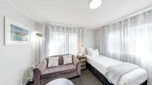 Voodi või voodid majutusasutuse Harbour View Motel and Waterfront Apartments toas
