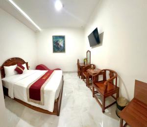 Postel nebo postele na pokoji v ubytování Royal Hotel Bạc Liêu
