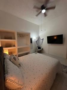 a bedroom with a bed and a ceiling fan at Azul de sal in Cancún +2 photos
