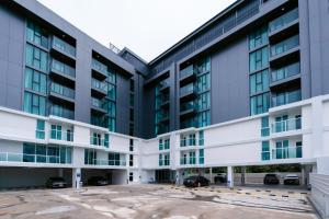 an exterior view of a building at วัน บัดเจท เชียงราย บ้านใหม่ in Chiang Rai