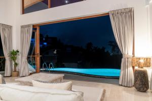 Kolam renang di atau dekat dengan Seaview Boho Bliss Villa