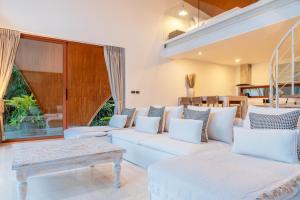 Ruang duduk di Seaview Boho Bliss Villa