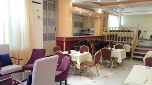 Kuchyň nebo kuchyňský kout v ubytování C Fun Addis Hotel