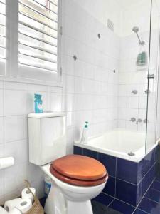a bathroom with a toilet with a wooden toilet seat at Yes, it's true! Freshwater, 2 mins from beach in Freshwater