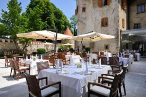 Restaurant o un lloc per menjar a Hotel Grad Otočec - Relais Chateaux
