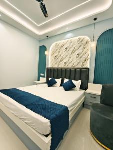 Postel nebo postele na pokoji v ubytování Luvkush Inn A Premium Homestay