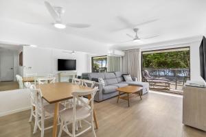 TV in/ali zabaviščno središče v nastanitvi Spinnaker Apt 6- Mooloolaba Beach + 5 fotografij