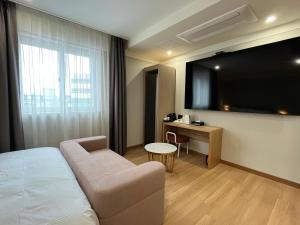 TV a/nebo společenská místnost v ubytování Hound Hotel Ulsan Haksan