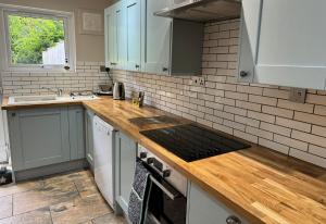 Køkken eller tekøkken på Edith Cottage, Saundersfoot + 9 billeder