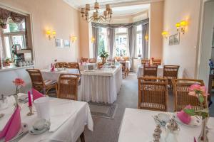 En restaurant eller et andet spisested på Hotel Rosenau