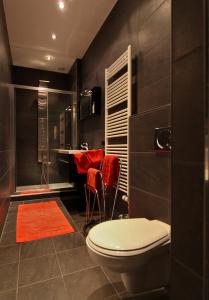 Kylpyhuone majoituspaikassa Suite 30 - kingsize groundfloor hotelapartment with parking