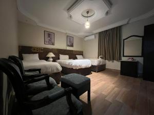 Complex hotel view客房内的一张或多张床位