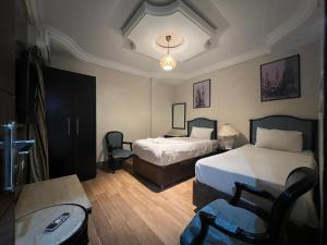 Complex hotel view客房内的一张或多张床位