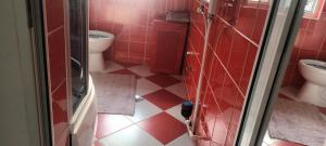Uma casa de banho em Sve u jednom