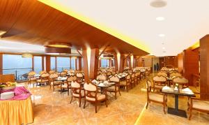 Restaurace v ubytování Amber Dale Luxury Hotel & Spa, Munnar
