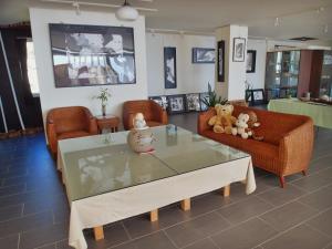a living room with a couch and a coffee table at 茶雲居 Tea Cloud Guest house in Leye