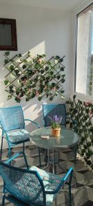 ヴルドニークにあるApartman Lavandaの植物のある部屋