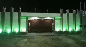 a green building with a garage door at night at Pousada Império in Chapada dos Guimarães