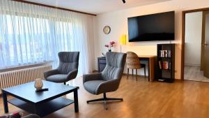 Posezení v ubytování Haus Schanzenblick Fewo1 mit 2 Schlafzimmern, Wohnzimmer, Terrasse, Bad im Herzen des Schwarzwaldes