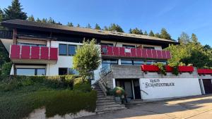 Budova, kde se apartmán nachází + 4 fotografie