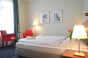 En eller flere senger på et rom på Hotel & Apartments Fürstenhof am Bauhaus