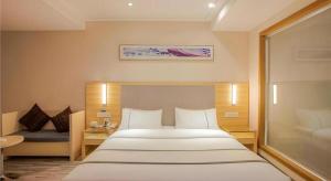 Postel nebo postele na pokoji v ubytování City Comfort Inn Nanning Guangxi University