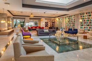 a living room with couches and a table at Sol Guadalmar in Málaga