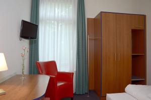 En eller flere senger på et rom på Hotel & Apartments Fürstenhof am Bauhaus