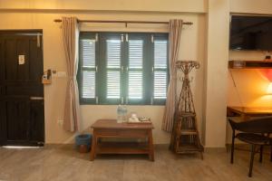 TV a/nebo společenská místnost v ubytování Trishuli Villa