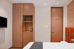 TV a/nebo společenská místnost v ubytování Hotel O Vrindavan