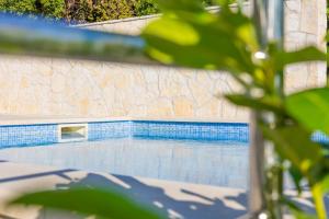 Bazén v ubytování Holiday home Giran nebo v jeho okolí