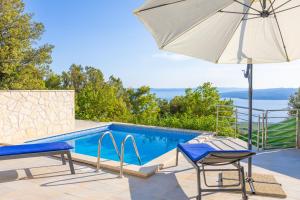 Bazén v ubytování Holiday home Giran nebo v jeho okolí