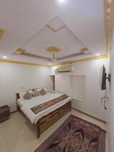 Hotel Hostel Stay Jaisalmer客房内的一张或多张床位