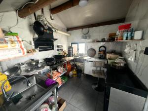 A kitchen or kitchenette at 上海印叙白设计师民宿